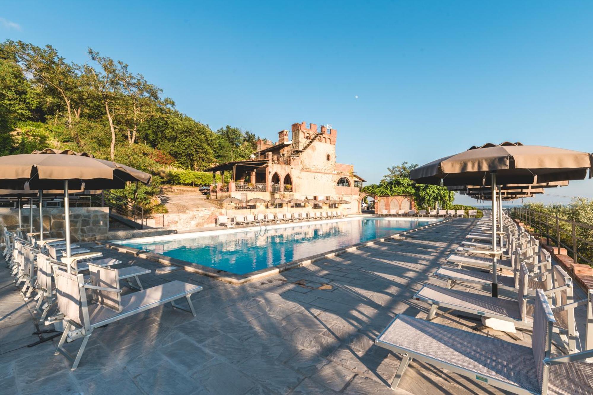 Ippotur Medieval Resort Castelnuovo Magra Ngoại thất bức ảnh