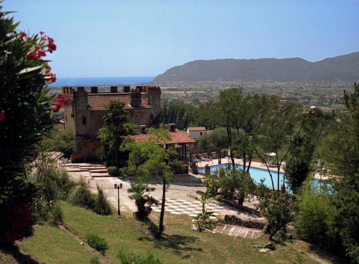 Ippotur Medieval Resort Castelnuovo Magra Ngoại thất bức ảnh